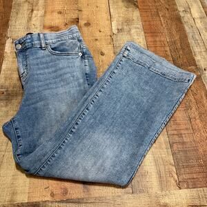 Torrid Women's Medium Wash No Distress Stretch Bombshell Flare Jeans Sz 16 S